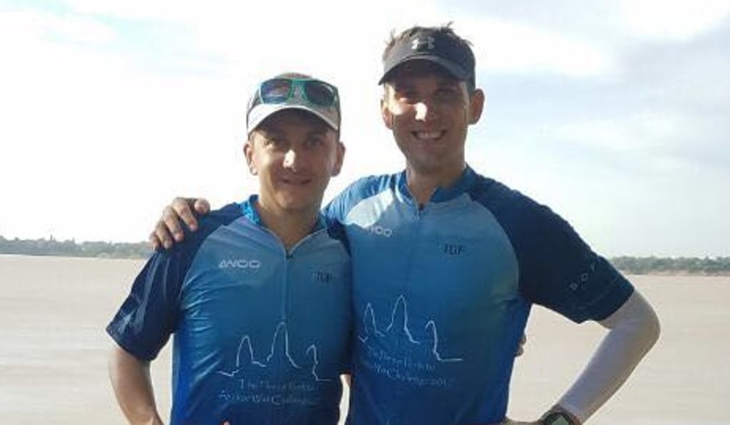 Matthew Pocock (left) and Mark Ferguson start running early to try and beat the heat.