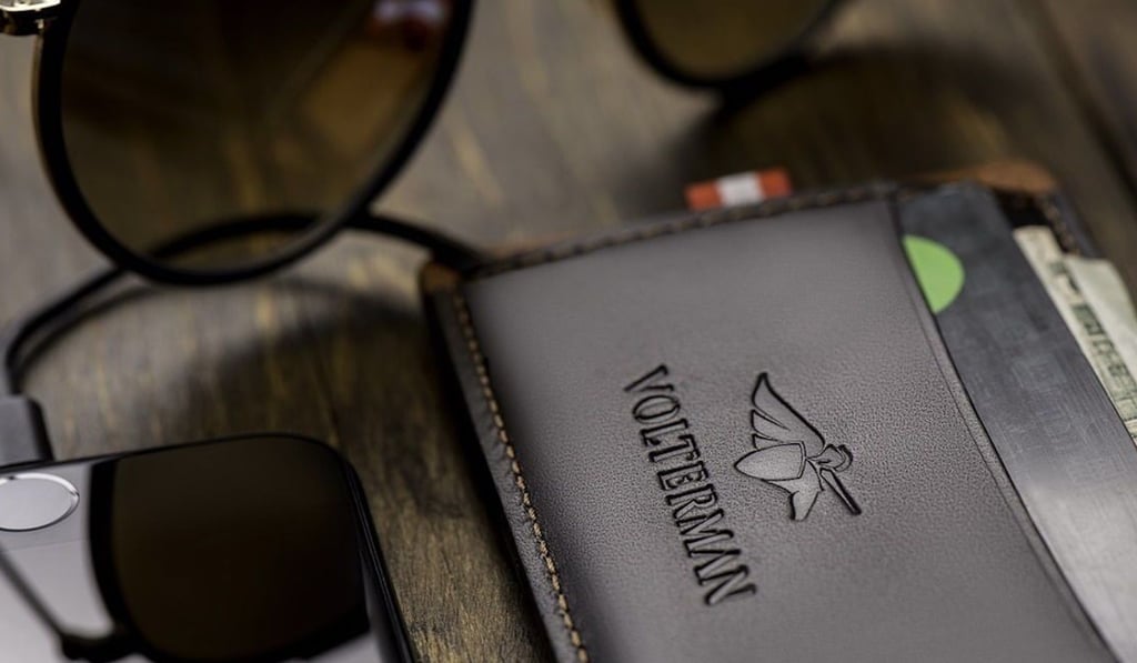 Volterman is a smart wallet that holds your cash and cards and has a built-in power bank to charge your smartphone on the go. A Bluetooth alarm system notifies you if you’ve left your wallet behind.