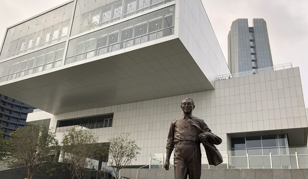 The statue of Yuan Geng, architect of the Shekou Industrial Zone, outside the Design Society in Shenzhen. Photo: Enid Tsui