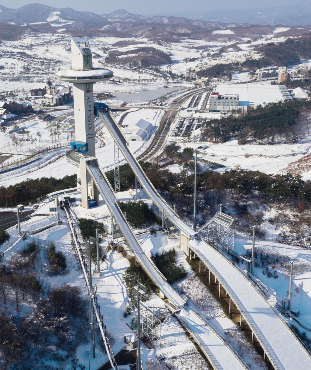 An aerial view of the Alpensia Ski Jumping Centre for the 2018 Pyeongchang Winter Olympics in South Korea. The South Korean government needs to hold a successful Olympics in February next year, and friendly ties with China is a must if it is to fill seats. Photo: Kyodo