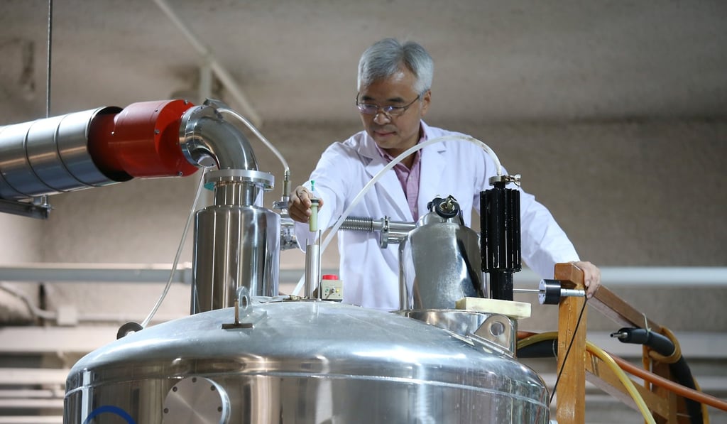 Professor Zhang Mingjie at a Hong Kong University of Science and Technology lab. Photo: Dickson Lee