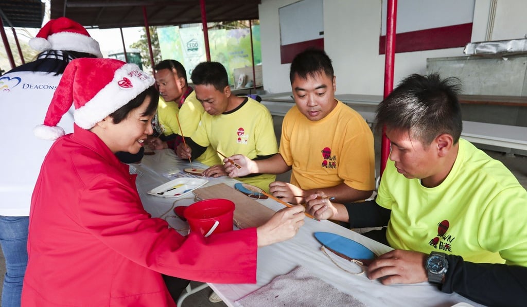Lilian Chiang Sui-fook (left), senior partner at Deacons, works with Operation Dawn students. Photo: Jonathan Wong