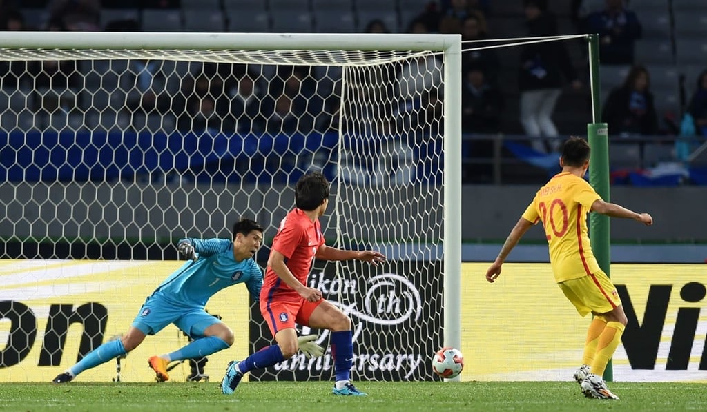 Shanghai SIPG’s Wei Shihao (right) scored on his China debut against South Korea. Photo: AFP Shanghai SIPG’s Wei Shihao (right) scored on his China debut against South Korea. Photo: AFP