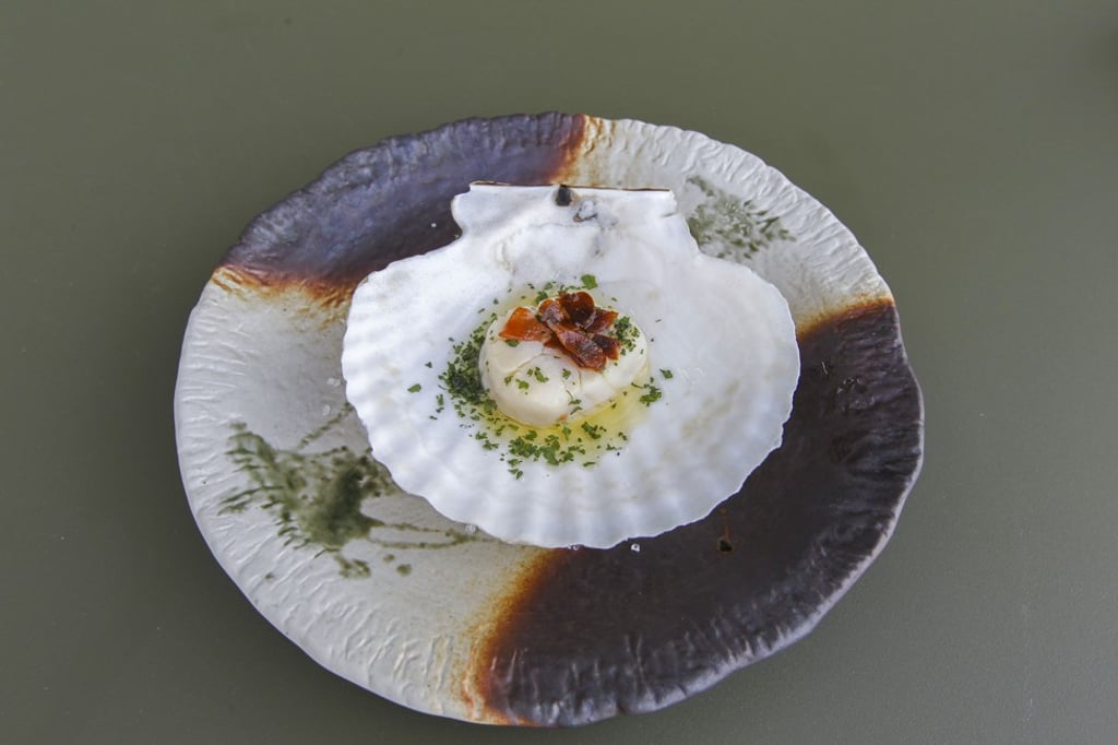 Hokkaido scallop with garlic chips, chilli and olive oil. Photo: Roy Issa