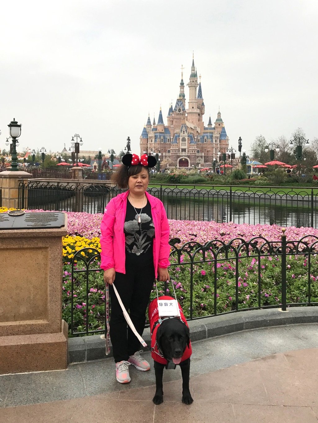 Chen Yan at Shanghai Disneyland with her guide dog Jenny. Photo: Handout
