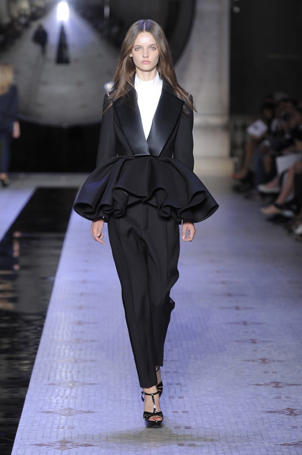 A look from Dice Kayek’s couture line.