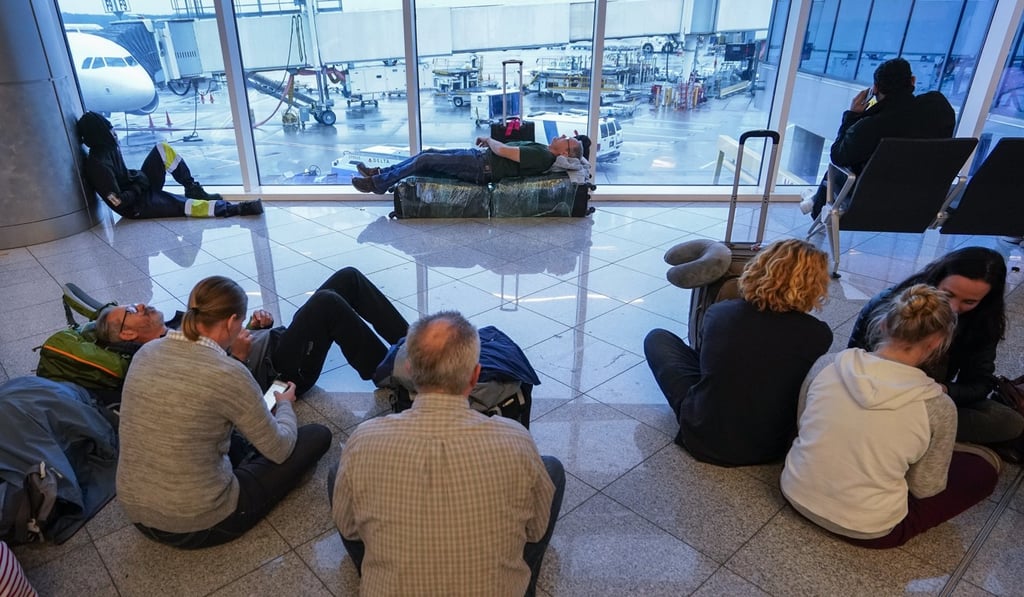 Passengers affected by a widespread power outage wait in long lines at the International Terminal of Hartsfield-Jackson Atlanta International Airport in Atlant. Photo: EPA Passengers affected by a widespread power outage wait in long lines at the International Terminal of Hartsfield-Jackson Atlanta International Airport in Atlant. Photo: EPA