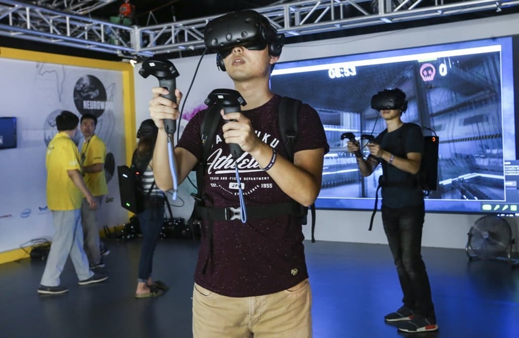 The enhanced resolution of new headsets has greatly improved the enjoyment of virtual reality gamers. Photo: Dickson Lee
