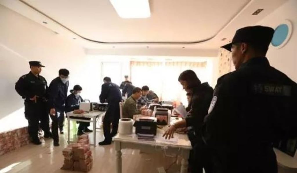 Officers were reported to have broken three counting machines while trying to tally up the money seized. Photo: Thepaper.cn