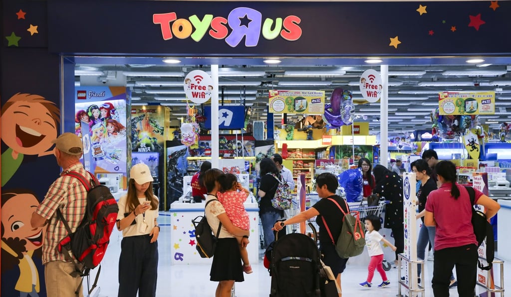 Lol surprise pop up store toys r us shop