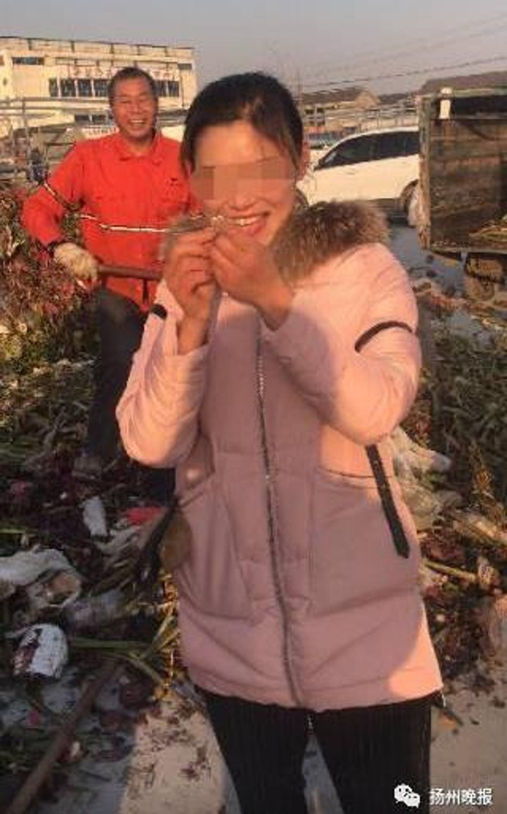 Xia was delighted to be reunited with her precious diamond ring. Photo: News.163.com