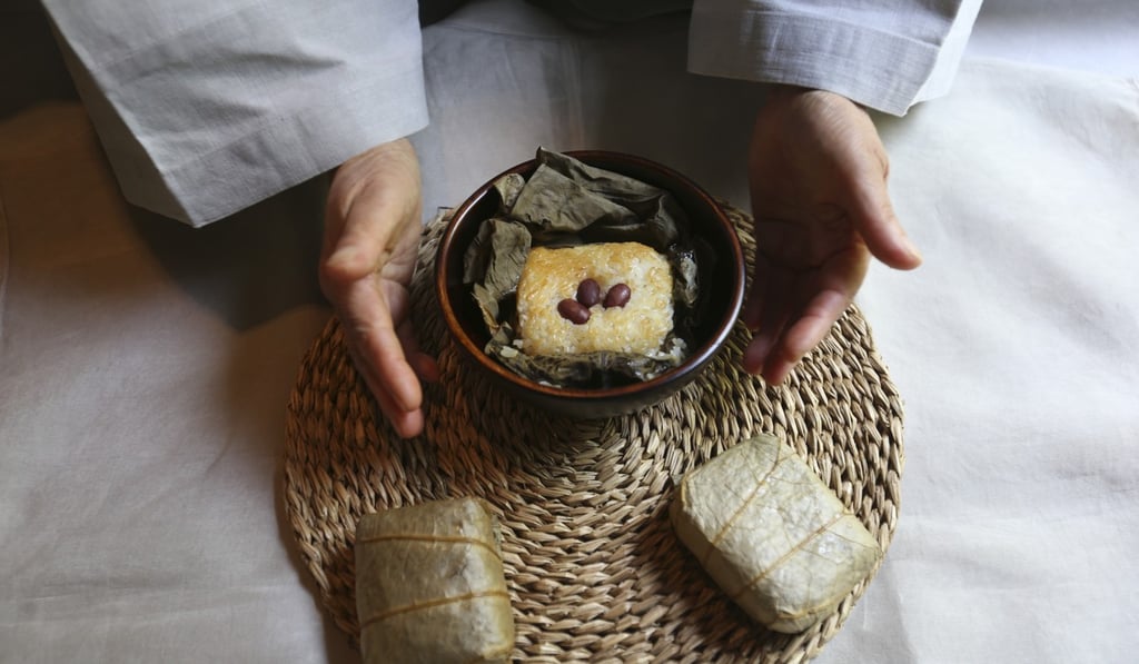 Jeong Kwan, a Korean nun who is famous for her temple food, prepares a dish at the Asia Society in Hong Kong in October. Photo: Xiaomei Chen