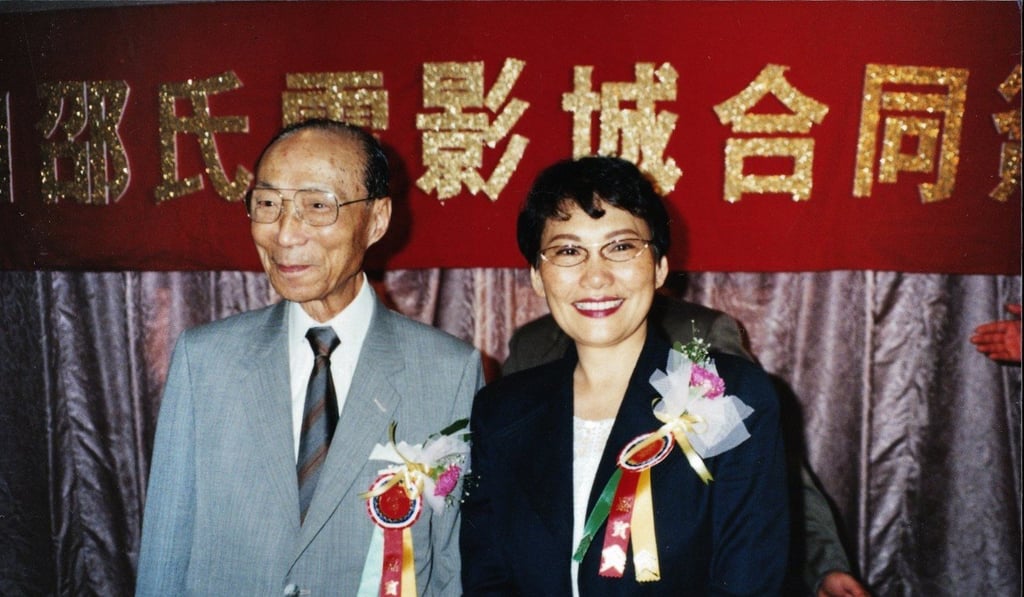 Mona Fong, pictured with Sir Run Run Shaw on their wedding day in 1997, established herself as a singer with an impeccable voice. Photo: SCMP