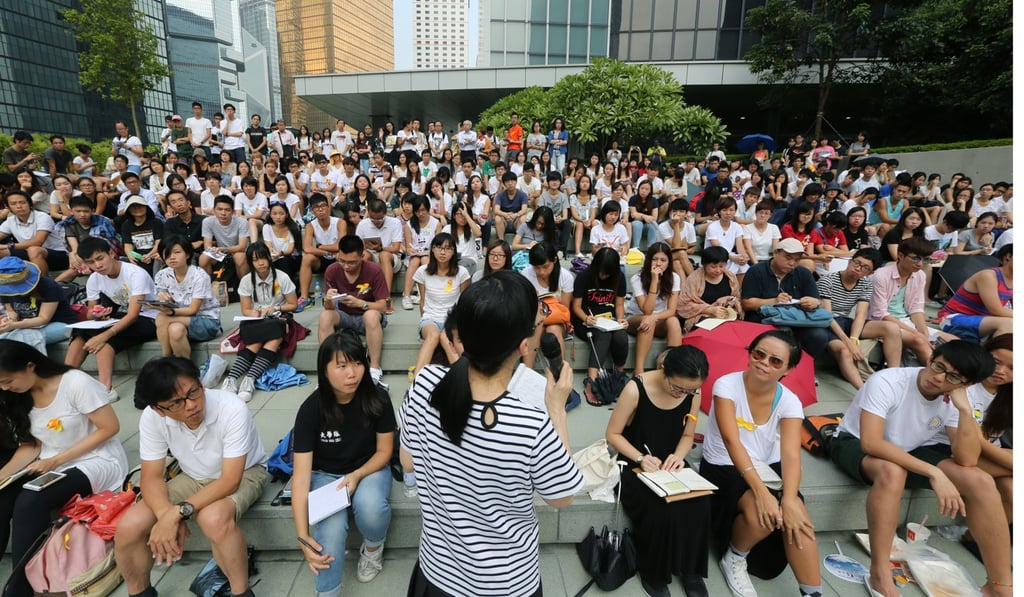 Hong Kong University students listen to a lecture. China banned online lenders from extending credit to university students in June, permitting a limited number of authorised banks to issue loans. Photo: SCMP Pictures