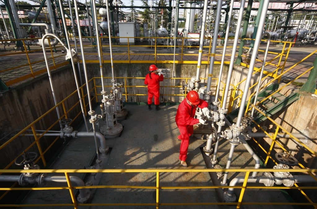 Chinese workers check valves of gas pipes at a natural gas plant in Suining, in southwest China's Sichuan province. Photo: AFP