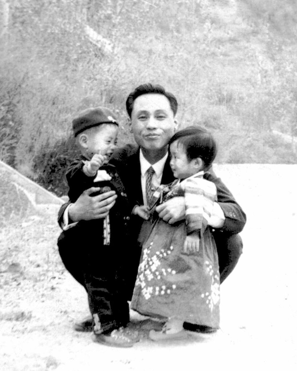 Hwang In-cheol (left) with his father Hwang Won and sister. This picture is the last taken of In-cheol with his father before the latter was abducted by the DPRK. Photo: Hwang In-cheol