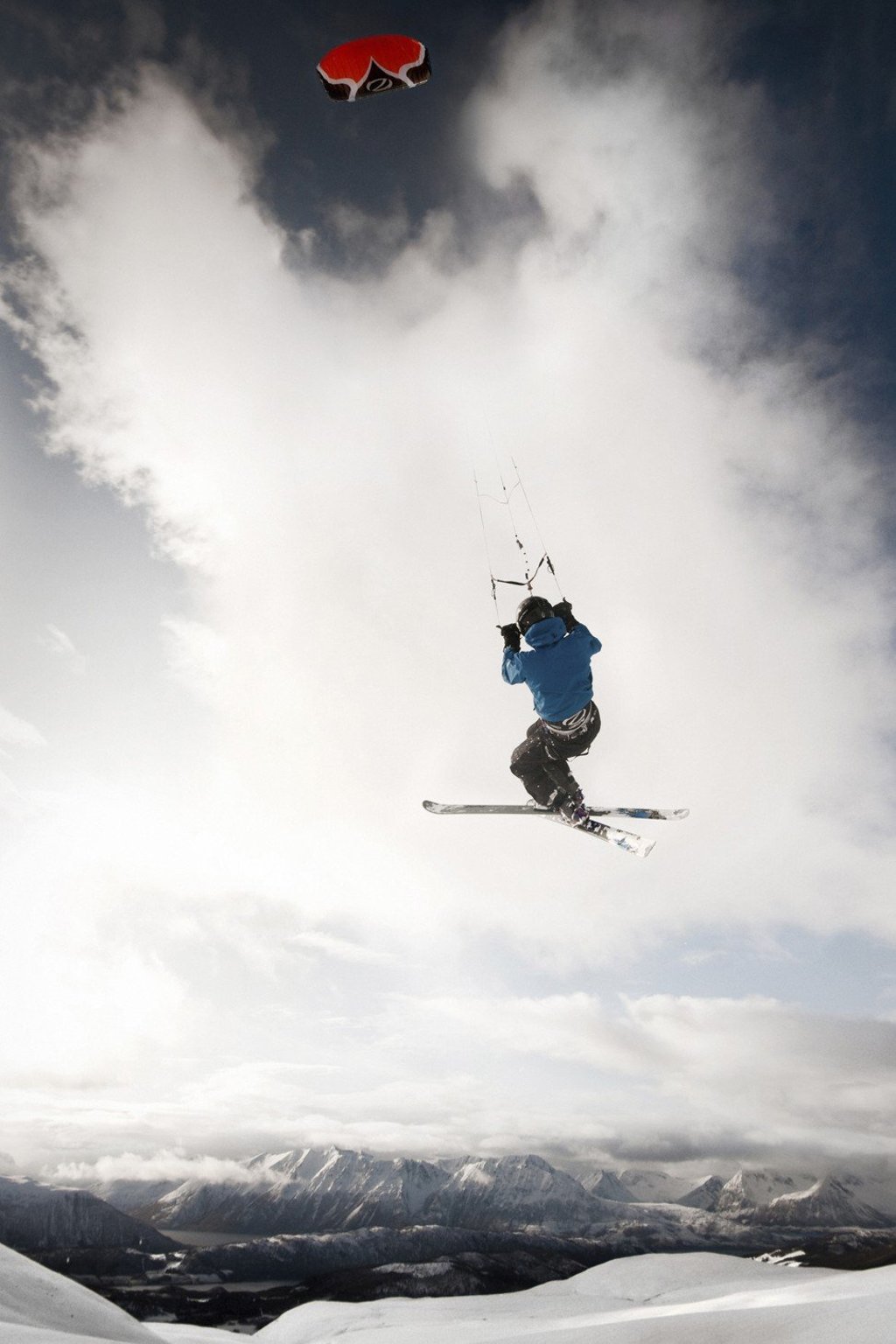 Snowkiting involves a foil or inflatable kite harnessing the wind’s power to tow somebody who is on skis or a snowboard across, down or even up a snow-covered area.