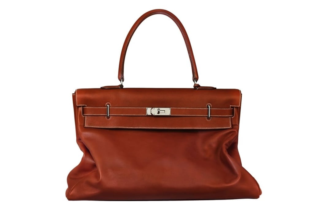 A Kelly bag from Hermès made of Russia leather A Kelly bag from Hermès made of Russia leather