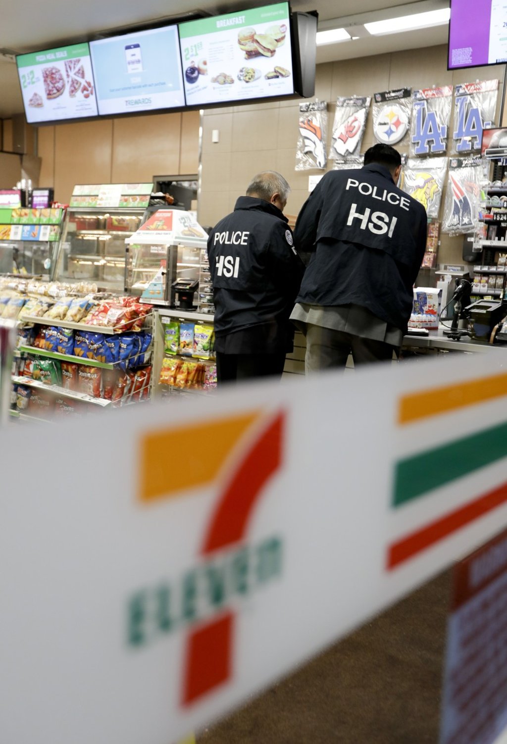 US Immigration and Customs Enforcement agents serve an employment audit notice at a 7-Eleven convenience store on Wednesday in Los Angeles. Photo: AP