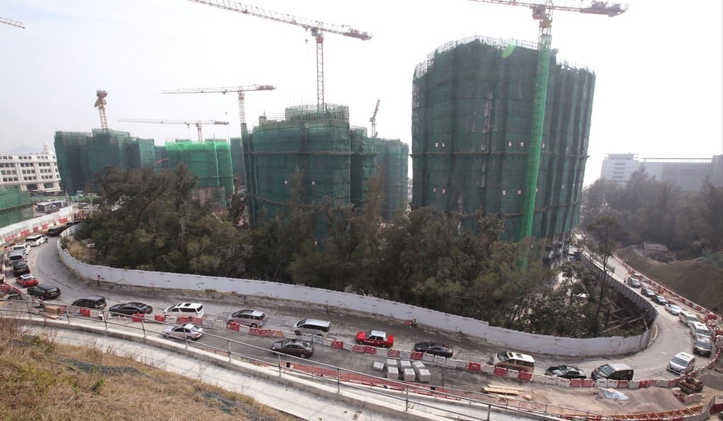 Traffic congestion at Tsing Ying Road near Harrow. Photo: Edward Wong.