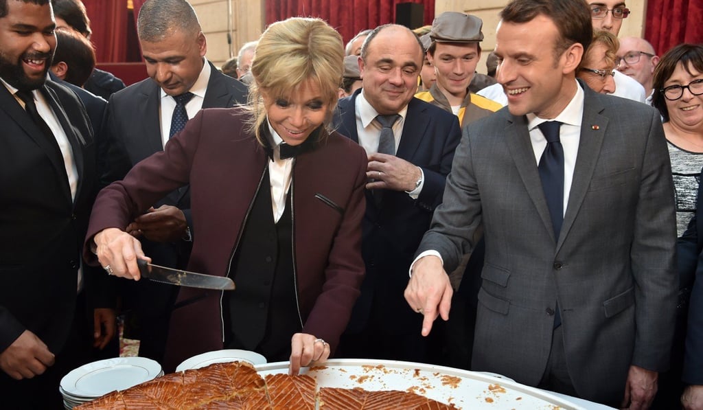 French President Emmanuel Macron and his wife Brigitte cut slices of a traditional epiphany cake during a ceremony at Elysee palace in Paris on January 12, 2018. Photo: EPA French President Emmanuel Macron and his wife Brigitte cut slices of a traditional epiphany cake during a ceremony at Elysee palace in Paris on January 12, 2018. Photo: EPA
