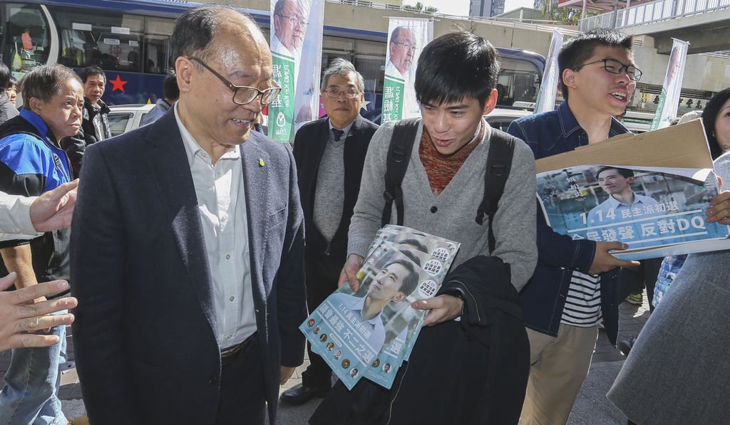 Frederick Fung Kin-kee (left) and Lester Shum hand out fliers. Photo: Dickson Lee