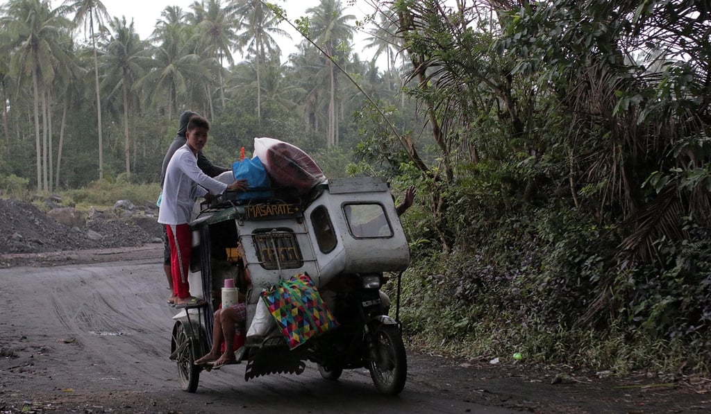 Residents flee with their belongings to an evacuation centre. Photo: Xinhua Residents flee with their belongings to an evacuation centre. Photo: Xinhua