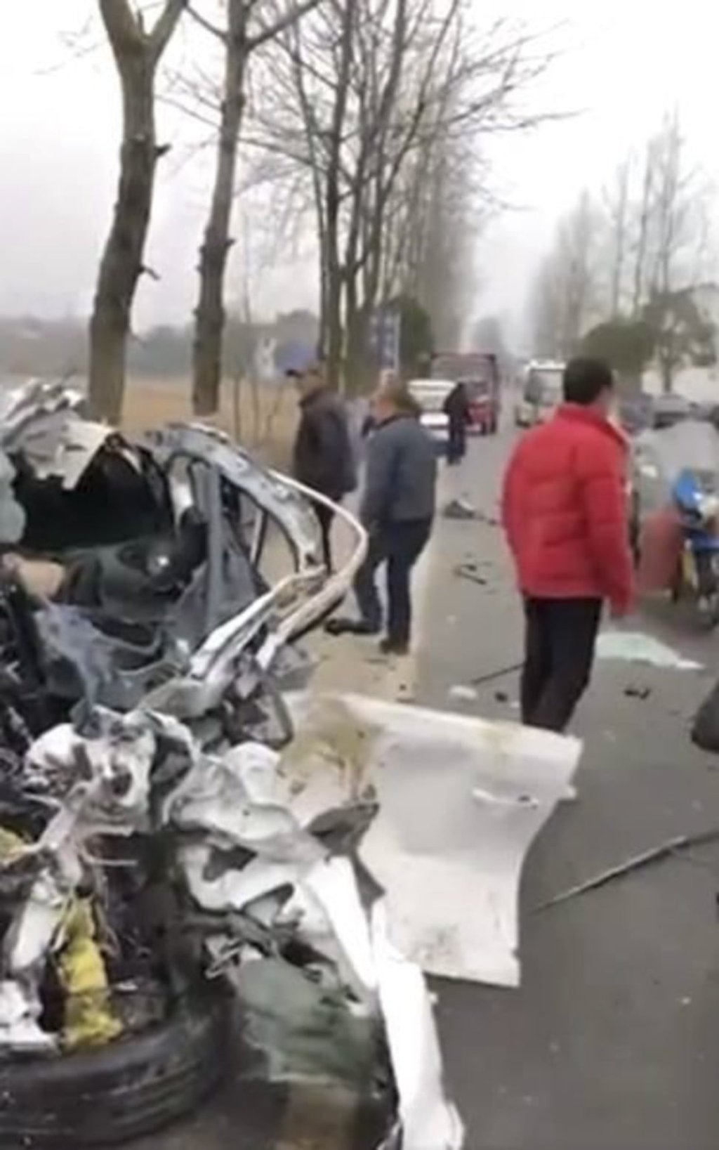 The wreckage of the stolen car. Photo: News.163.com The wreckage of the stolen car. Photo: News.163.com