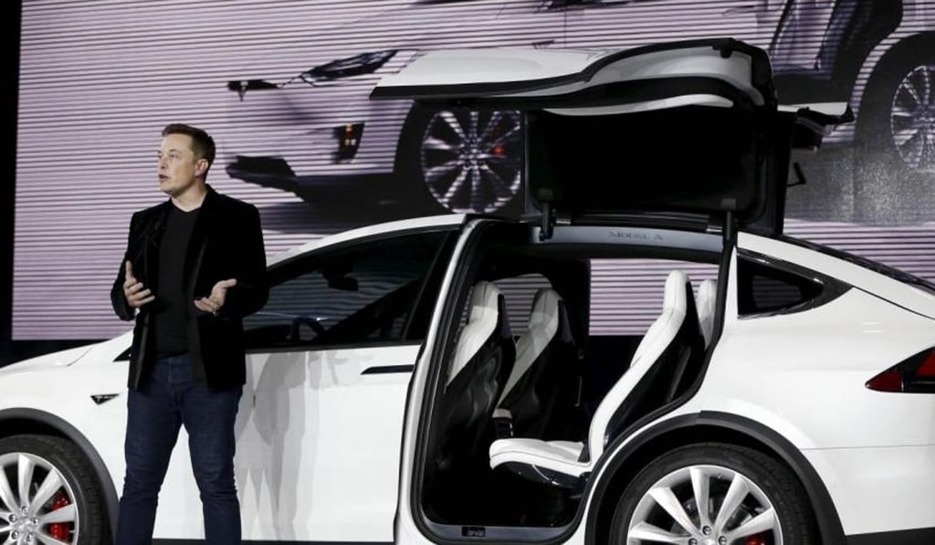 Tesla Motors CEO Elon Musk introduces the falcon wing door on the Model X electric sports-utility vehicle in a 2015 presentation in California. Photo: Reuters