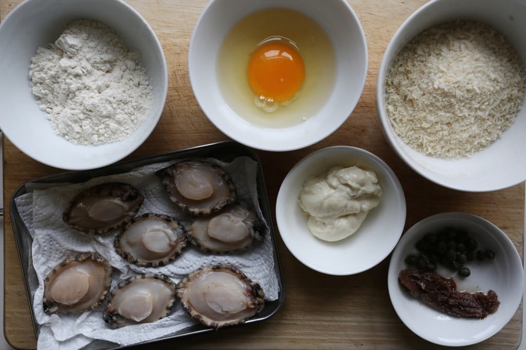 Ingredients for the fresh abalone schnitzel.