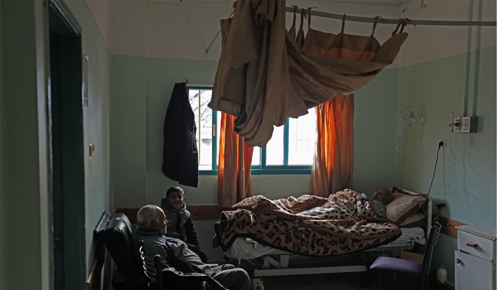 A Palestinian elderly patient lays on a bed inside the Beit Hanun Hospital in Beit Hanun, Gaza Strip, on Monday. The health situation in the Gaza Strip has deteriorated rapidly due to economic woes. Photo: EPA-EFE