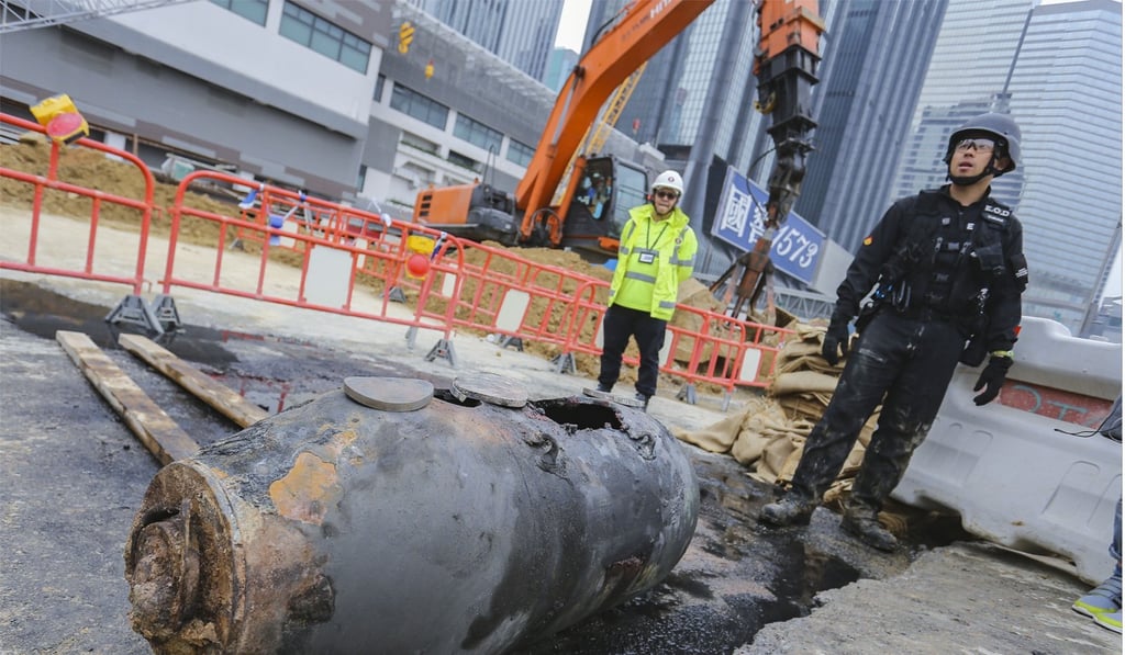 Bomb disposal officers in Hong Kong are working to defuse the 450kg (1,000 lb) wartime explosive discovered at a Wan Chai construction site. Photo: Dickson Lee