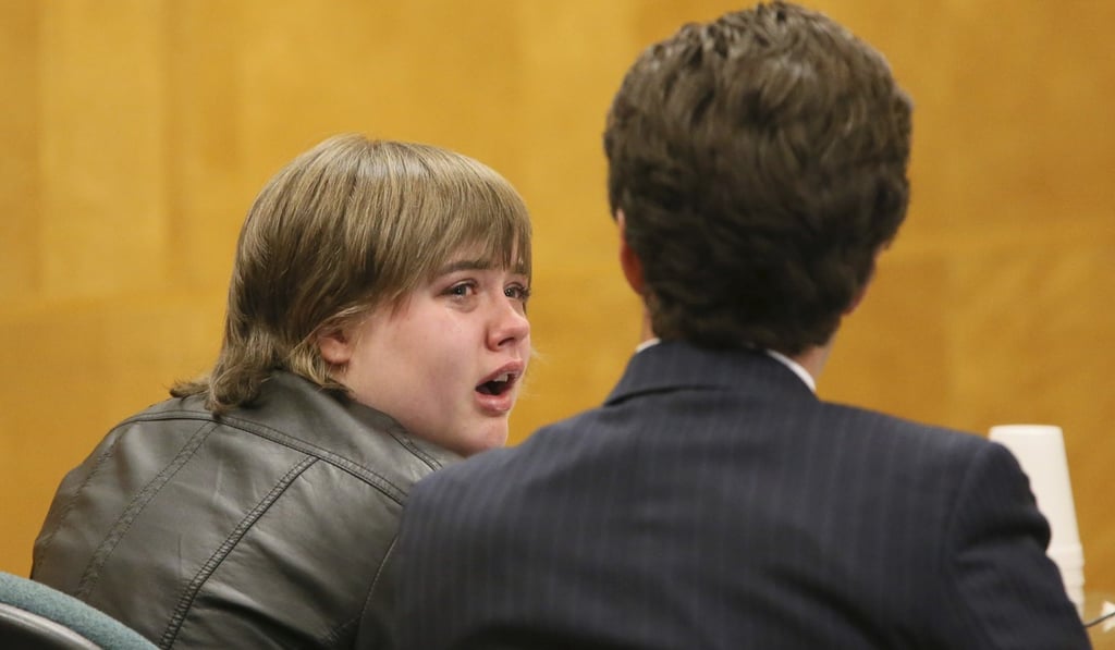Morgan Geyser, left, looks to her lawyer Anthony Cotton as she appears in a in a Waukesha County Courtroom in Waukesha, Wisconsin, in this October 5 file photo. Photo: AP