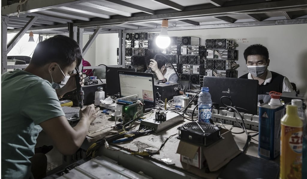 Technicians repair mining machines at a Bitmain facility in Ordos, Inner Mongolia. Photo: Bloomberg