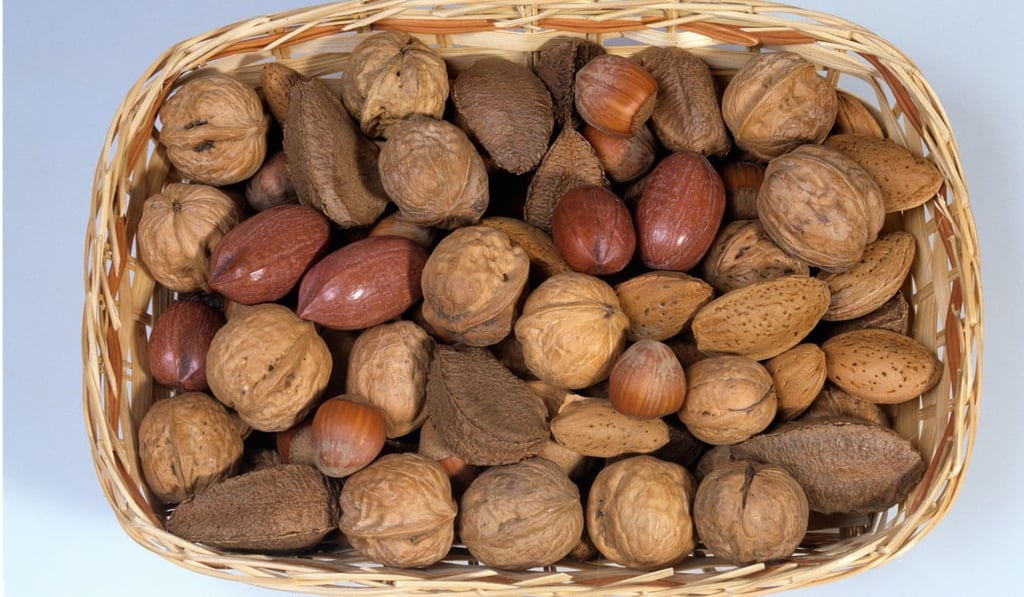 Nuts can be eaten at any time. Photo: Alamy