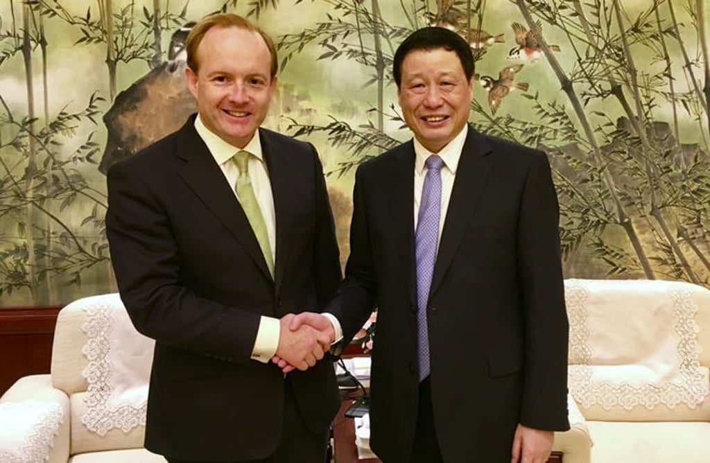 Merlin Swire (L) meeting Shanghai’s mayor Ying Yong (R) in October 2016 while Ying was the city’s deputy mayor. Photo: Swire Merlin Swire (L) meeting Shanghai’s mayor Ying Yong (R) in October 2016 while Ying was the city’s deputy mayor. Photo: Swire