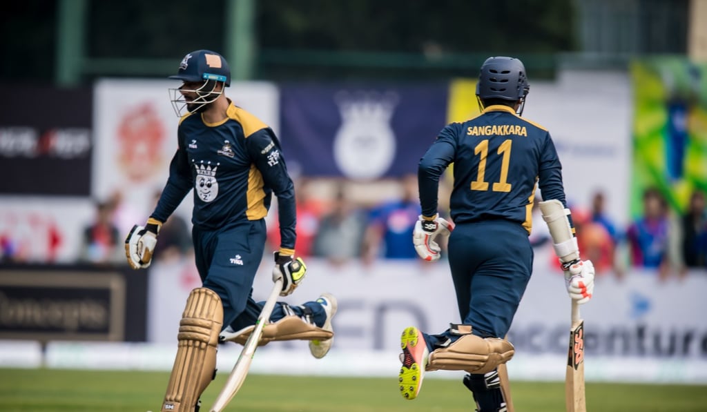 The Gladiators pile up another run as they chase down their target.