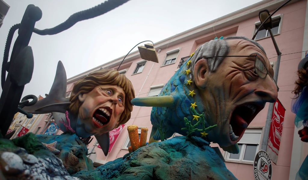 A carnival chariot is seen with figures of German Chancellor Angela Merkel and European Commission President Jean-Claude Juncker during a parade in Torres Vedras, Portugal, on February 11, 2018. Photo: Reuters