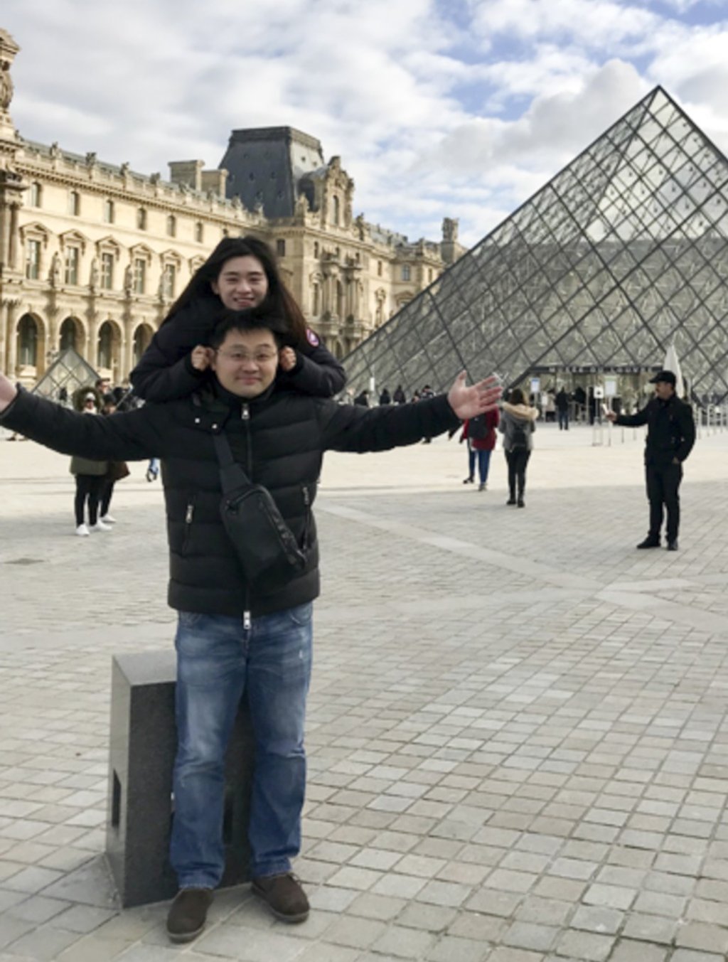 Doctors Chen Shi and Li Lin were on their way home from their honeymoon. Photo: New.qq.com