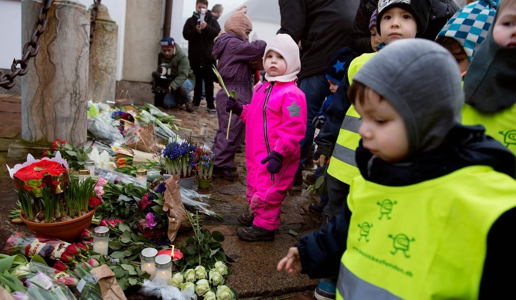 Children lay flowers in front of Fredensborg Palace in Denmark after Prince Henrik died. Photo: AFP Children lay flowers in front of Fredensborg Palace in Denmark after Prince Henrik died. Photo: AFP