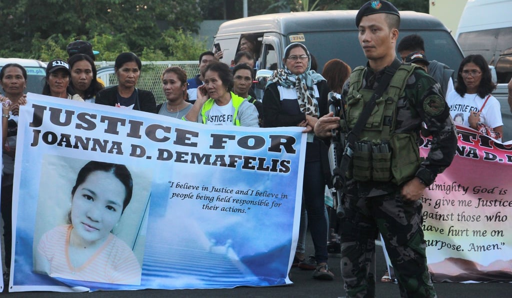 Relatives of Joanna Demafelis hold banners as they wait for the arrival of her body at Iloilo International Airport. Photo: AFP Relatives of Joanna Demafelis hold banners as they wait for the arrival of her body at Iloilo International Airport. Photo: AFP