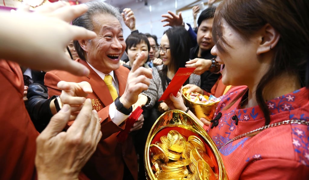 Left, Haywood Cheung Tak-hay, president of the Chinese Gold & Silver Exchange Society, attends the exchange’s trading ceremony in Sheung Wan, on Tuesday. Photo: Nora Tam