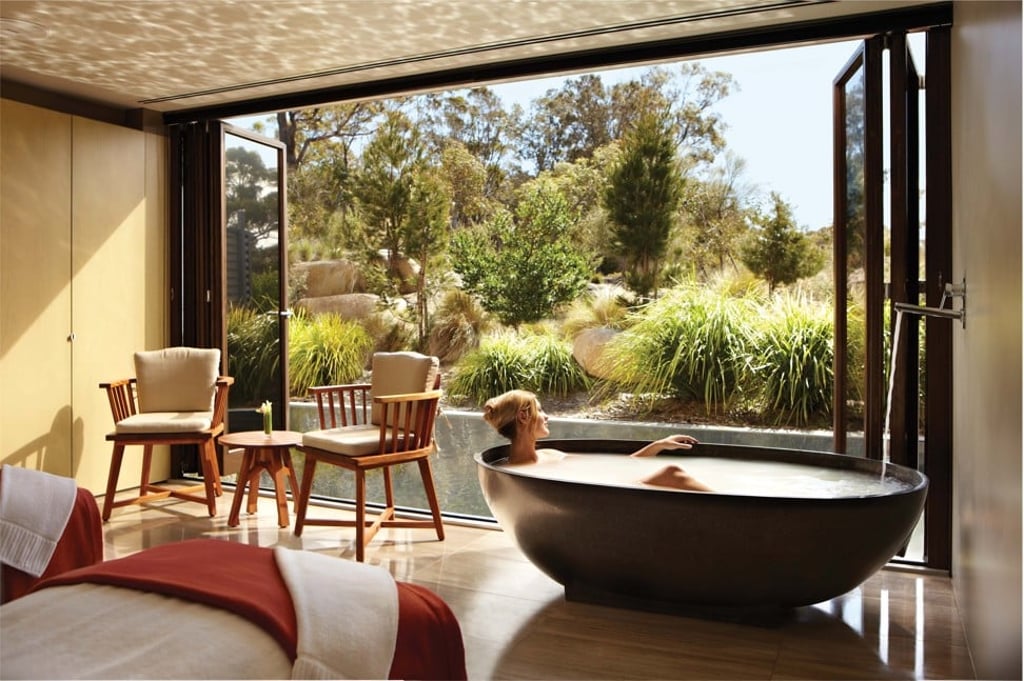 Saffire Freycinet catapults you into the heart of nature with lashings of luxurious trimmings in Tasmania, Australia.