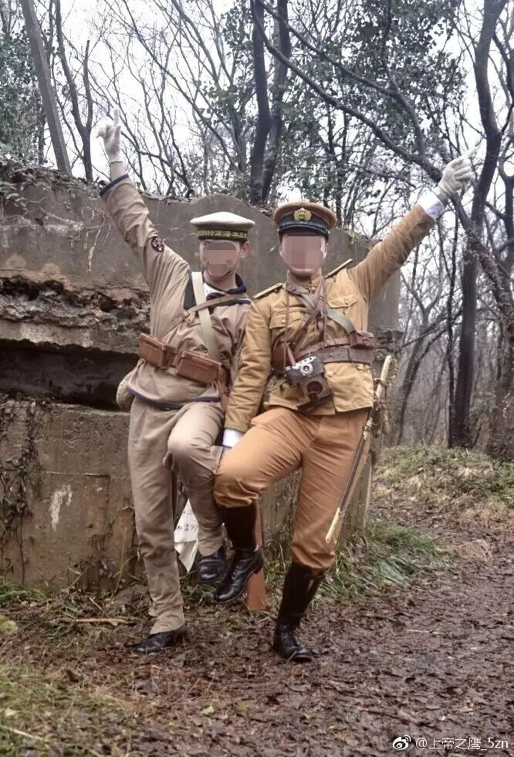 A photo showed the pair making cheerful gestures while wearing second world war era Japanese uniforms. Photo: huanqiu.com A photo showed the pair making cheerful gestures while wearing second world war era Japanese uniforms. Photo: huanqiu.com