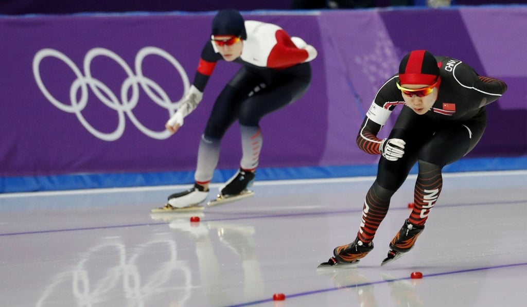Jing Liu of China (R) competes alongside Nikola Zdrahalova of the Czech Republic in heat two. Photo: Reuters