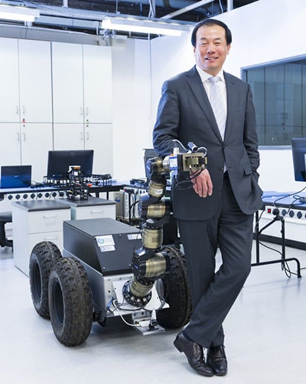 Xi Ning’s research interests include robotics, manufacturing automation, micro/nano manufacturing, nano sensors and devices, and intelligent control and systems. Photo: Handout