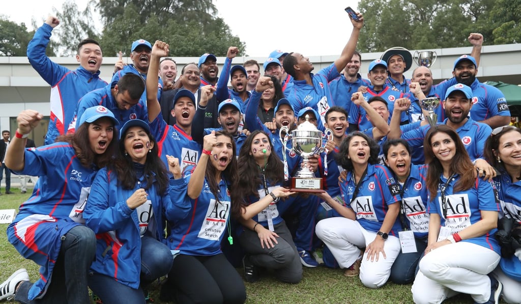 Cantons owners with the team after their 2017 triumph. Photo: Nora Tam