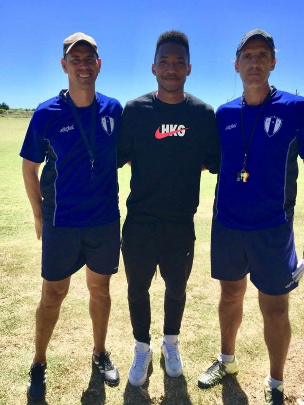 Fok and members of the Juventud coaching staff. Fok and members of the Juventud coaching staff.