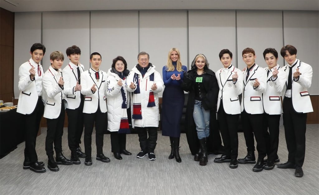 South Korean President Moon Jae-in (sixth from left) poses with US first daughter Ivanka Trump, K-pop singer CL and members of boy band EXO at the end of the closing ceremony of the PyeongChang Olympics. Photo: EPA