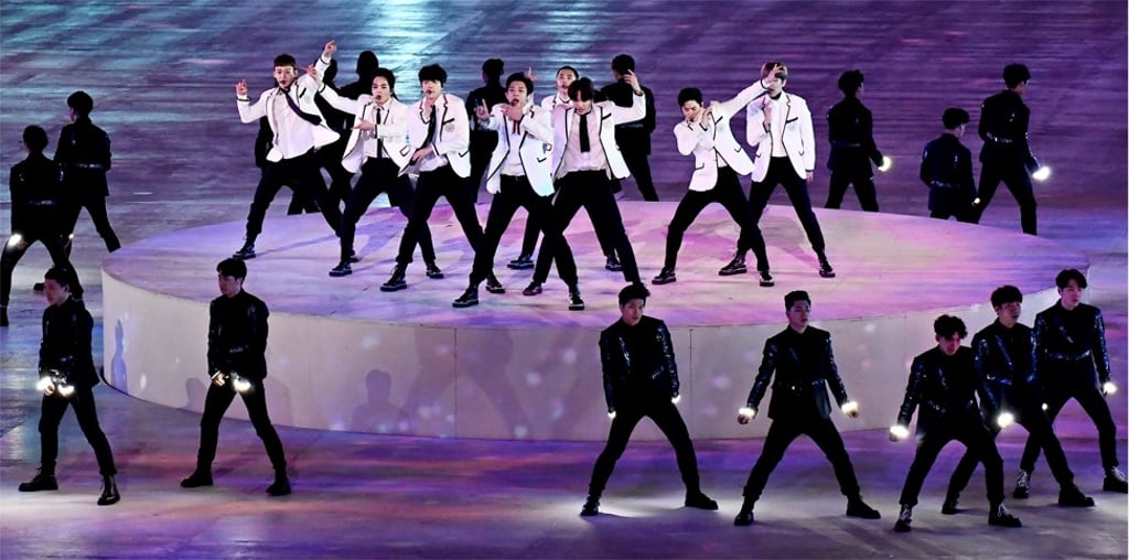 South Korean boy group EXO show off their dance moves at the closing ceremony of the PyeongChang Olympics. Photo: EPA